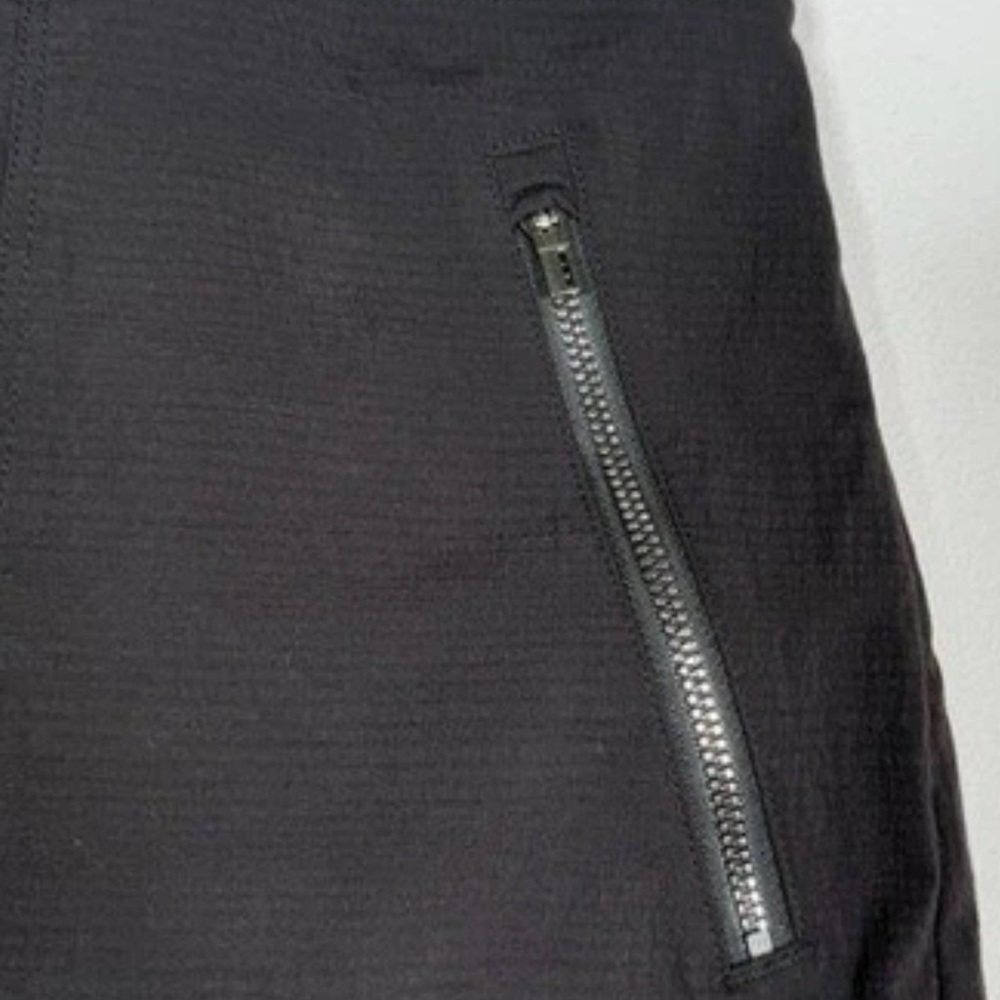 Athleta Black Trekkie Hiking Active Shorts Women’s Size 12 Zip Pockets 4” Inseam - Picture 6 of 8